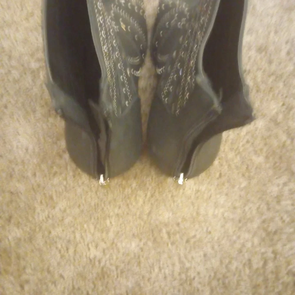 Boots - Picture 3 of 3